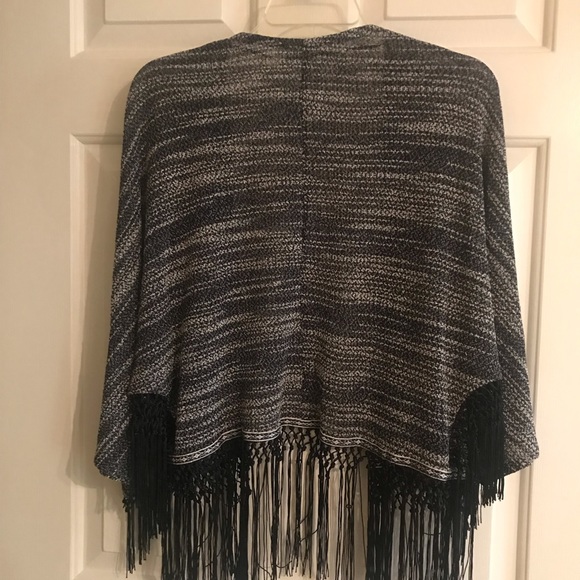 Tasseled shawl - Picture 2 of 4